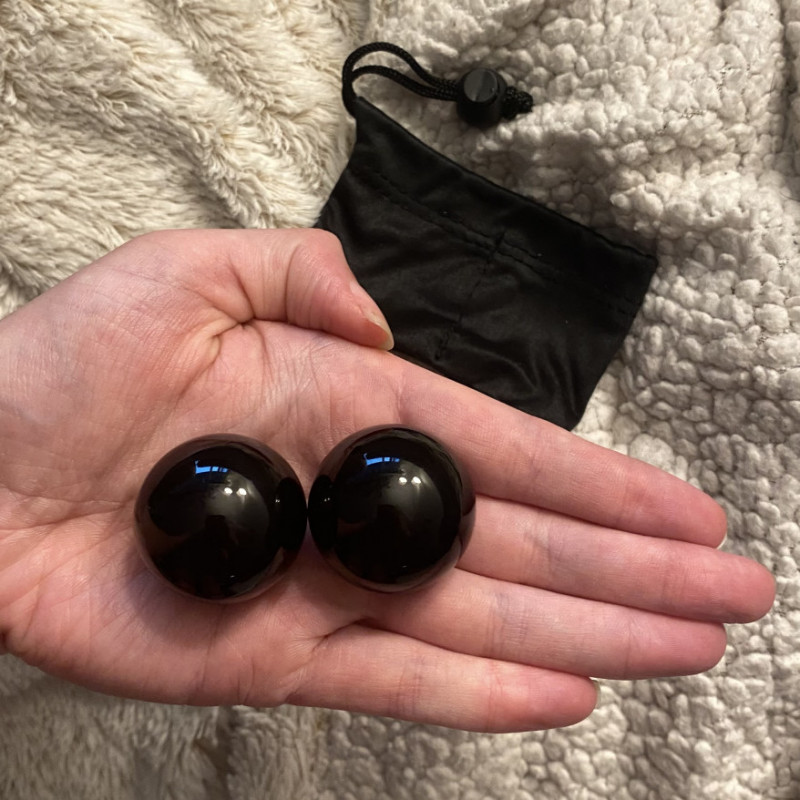 USED TOY: Pussy Stuffing Glass Balls